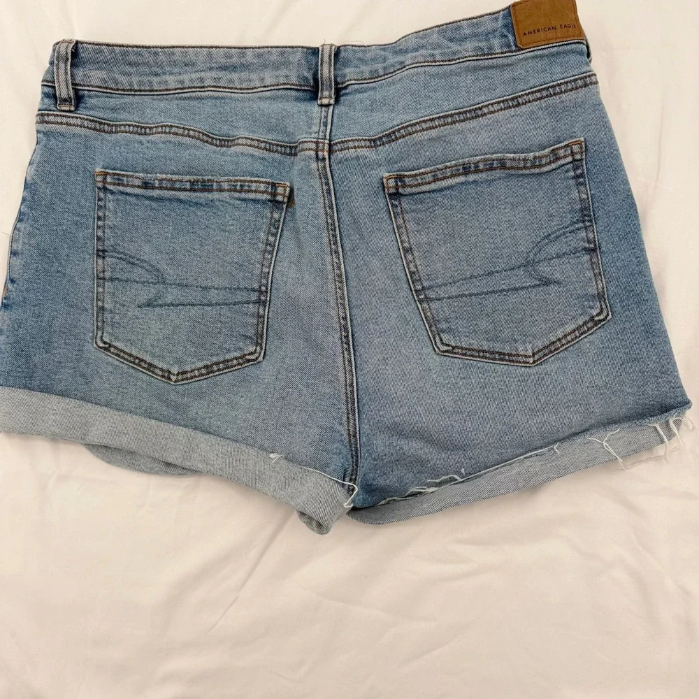 American Eagle Strigid Distressed Denim‎ Shorts Light Wash Blue Womens Size 10